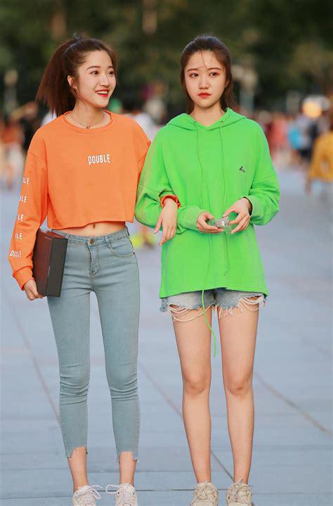 的穿搭秘诀与风格推荐！千亿网站不同年龄段女生(图3)