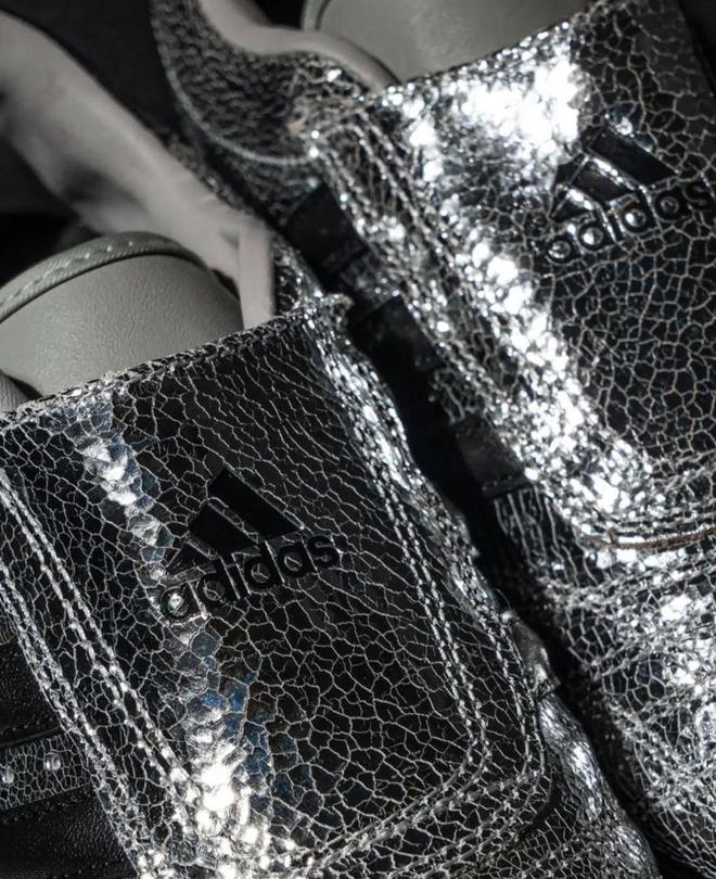 4双sneakers值得一冲！当「液态银」成春夏潮人招牌色这(图8)