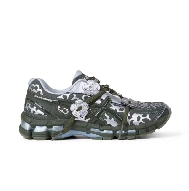 4双sneakers值得一冲！当「液态银」成春夏潮人招牌色这(图9)
