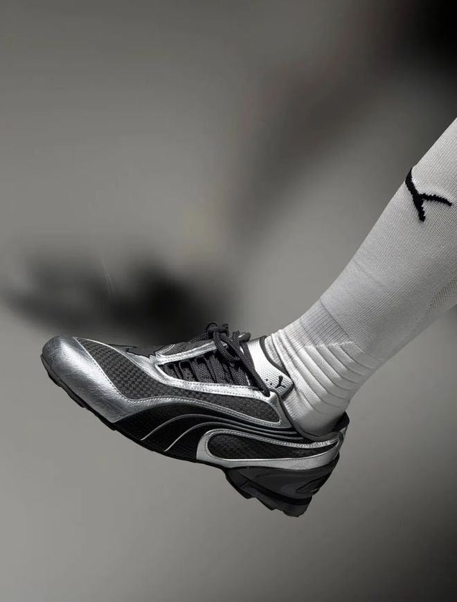 4双sneakers值得一冲！当「液态银」成春夏潮人招牌色这(图16)