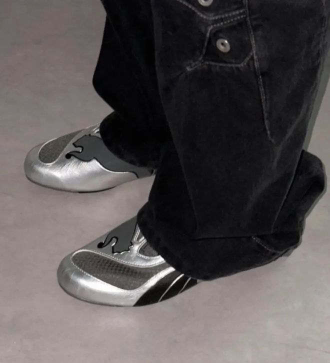 4双sneakers值得一冲！当「液态银」成春夏潮人招牌色这(图19)