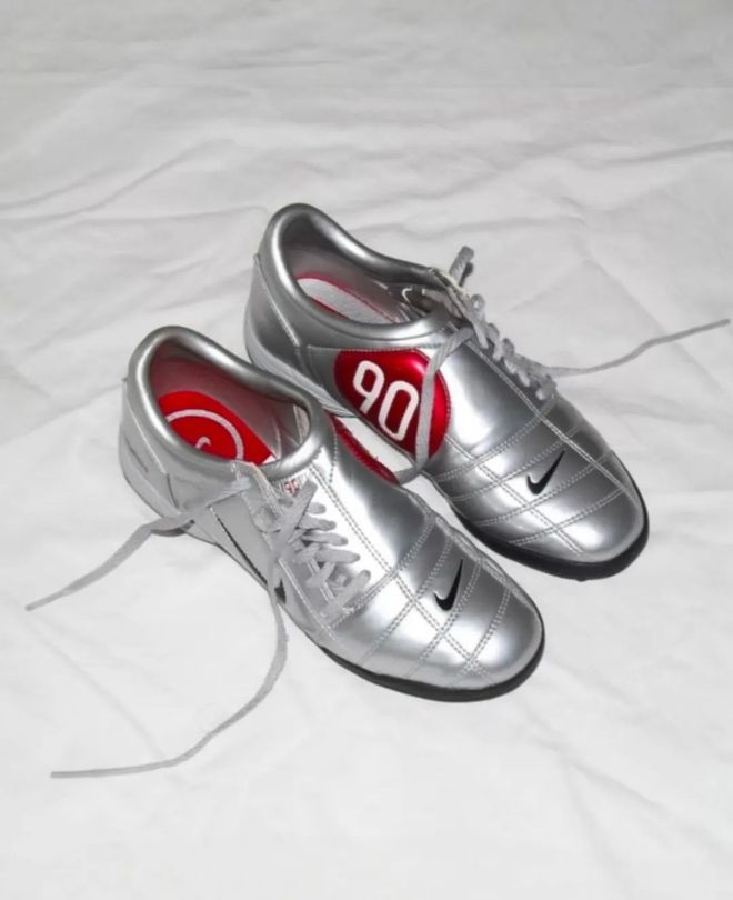 4双sneakers值得一冲！当「液态银」成春夏潮人招牌色这(图20)