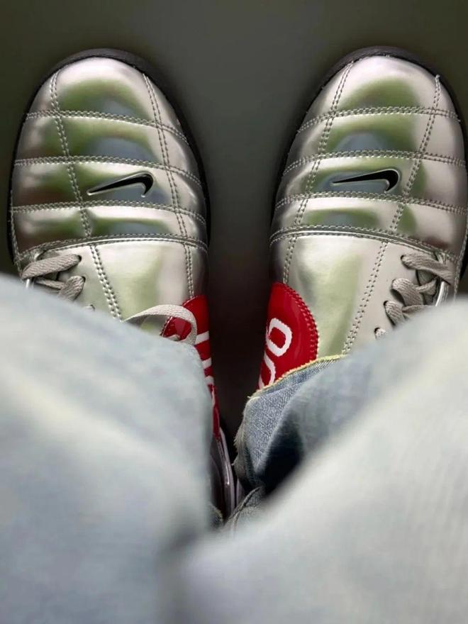 4双sneakers值得一冲！当「液态银」成春夏潮人招牌色这(图22)